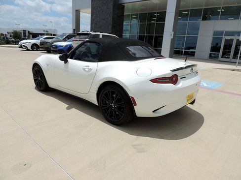 Used 2024 MAZDA MX-5 Miata Club RWD image 7