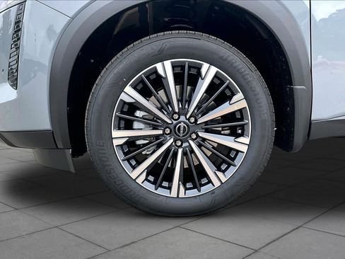 New 2026 Nissan Pathfinder Platinum FWD image 9