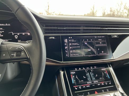 Used 2025 Audi Q7 3.0T Prestige image 31