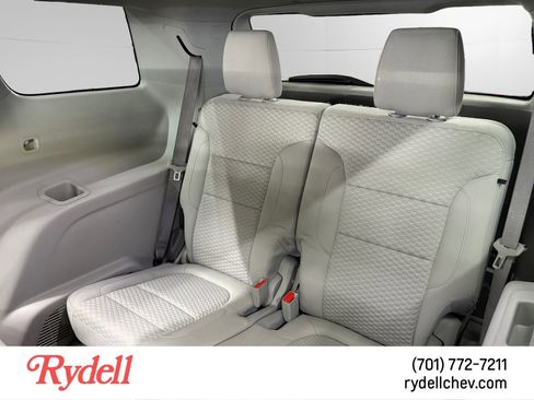 Used 2018 GMC Acadia SLE AWD/4WD image 16