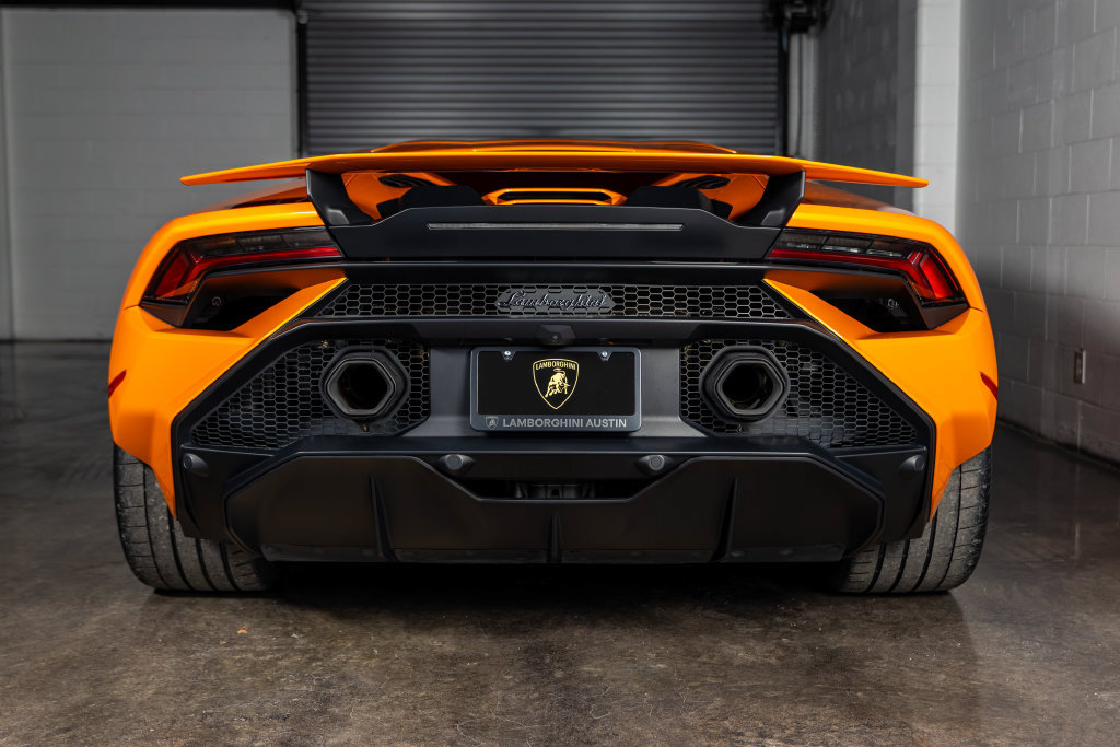 Used 2023 Lamborghini Huracan Tecnica RWD image 4
