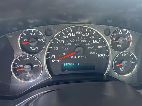 Used 2017 Chevrolet Express 3500 Extended RWD image 6