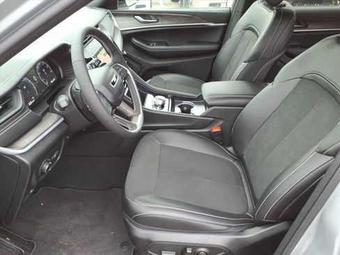 New 2026 Jeep Grand Cherokee L 4WD image 12