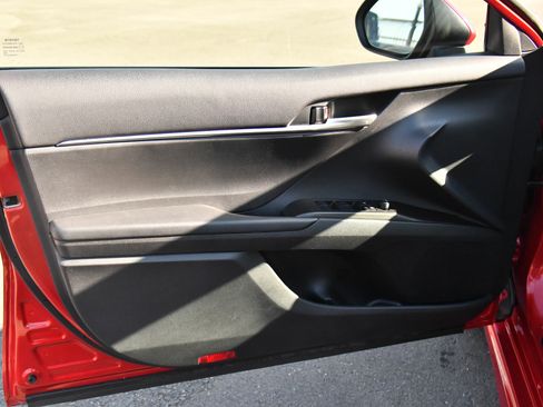 Used 2024 Toyota Camry SE image 14