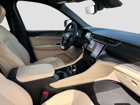 Used 2024 Jeep Grand Cherokee Limited 4xe w/ Luxury Tech Group II image 30