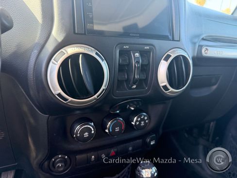 Used 2017 Jeep Wrangler Unlimited Sahara image 11