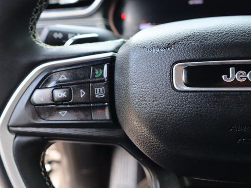 Used 2023 Jeep Grand Cherokee Altitude RWD image 30