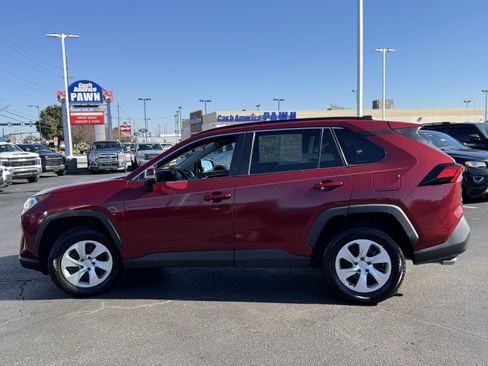 Used 2020 Toyota RAV4 XLE Premium image 16