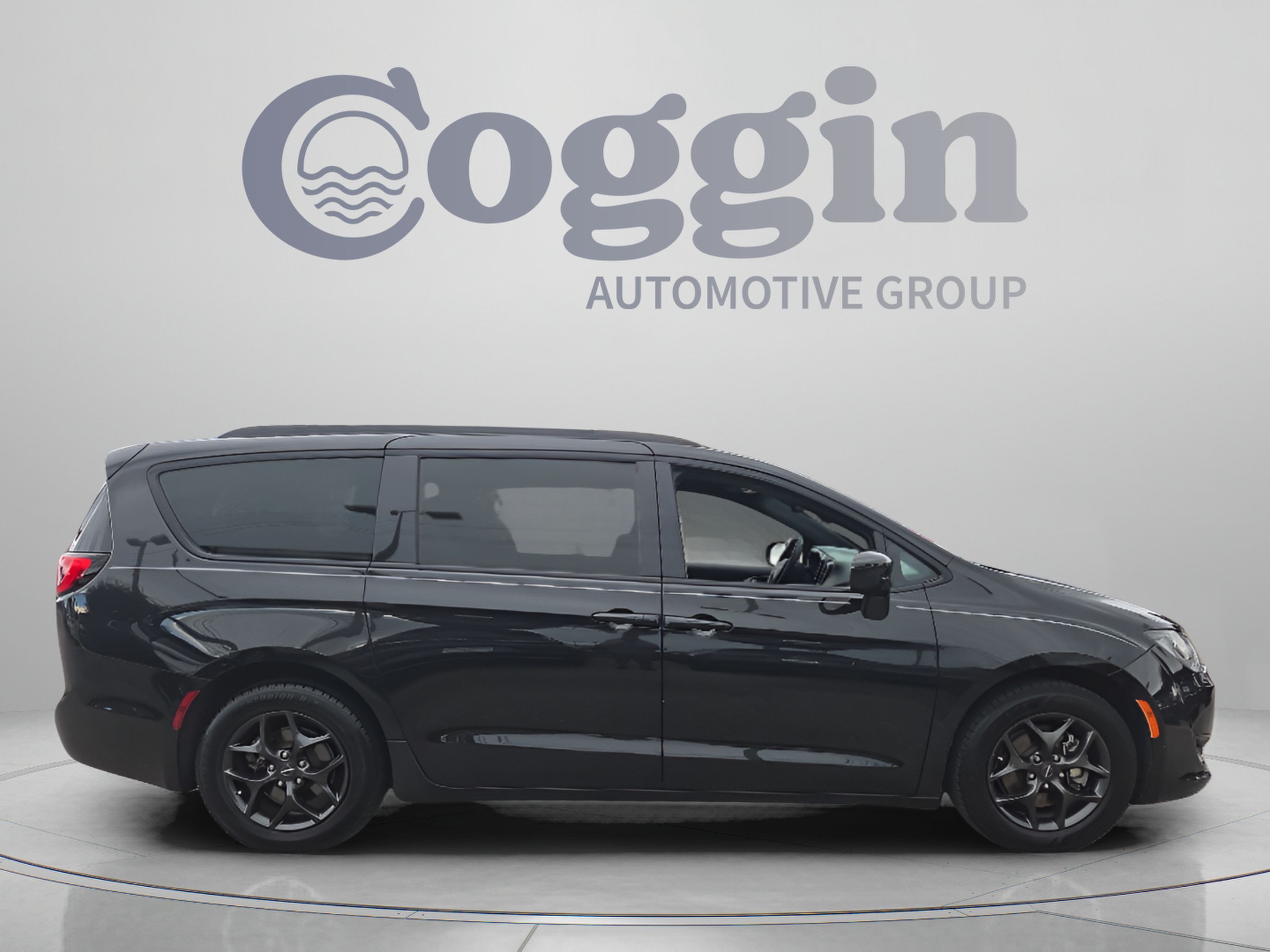 Used 2019 Chrysler Pacifica Touring-L Plus w/ S Appearance Package FWD image 6