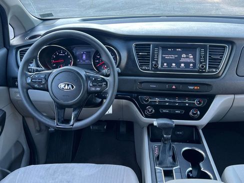 Used 2019 Kia Sedona LX image 20