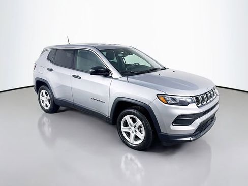 Used 2023 Jeep Compass Sport image 3