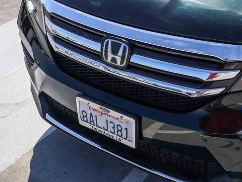 Used 2017 Honda Pilot Touring image 8