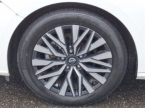 Used 2024 Nissan Altima 2.5 SV image 29