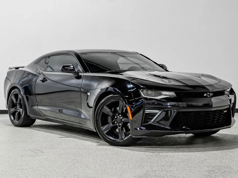 Used 2016 Chevrolet Camaro SS RWD image 3
