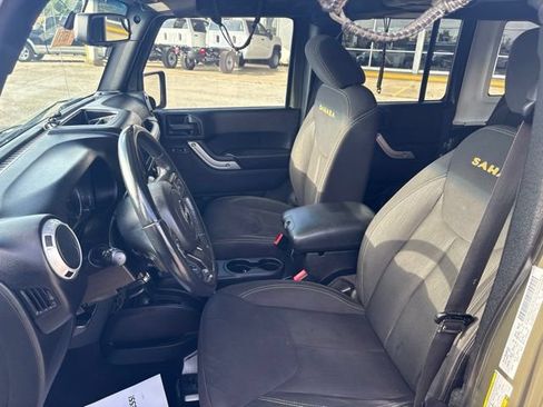 Used 2015 Jeep Wrangler Unlimited Sahara w/ Connectivity Group AWD/4WD image 14