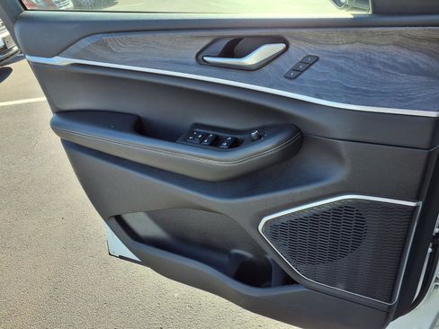 Used 2022 Jeep Grand Cherokee L Limited image 17