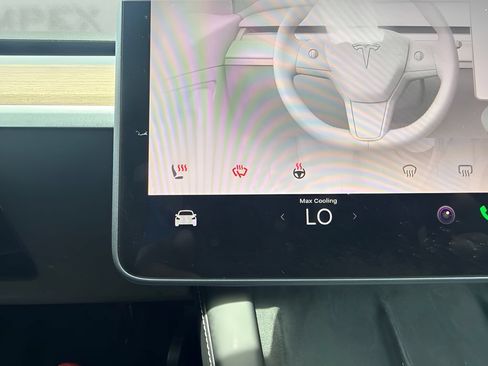 Used 2024 Tesla Model Y Long Range AWD/4WD image 23