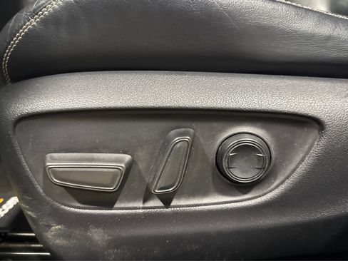 Used 2019 Toyota RAV4 Limited image 20