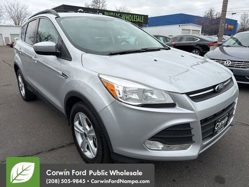 Used 2015 Ford Escape SE w/ Equipment Group 201A image 3