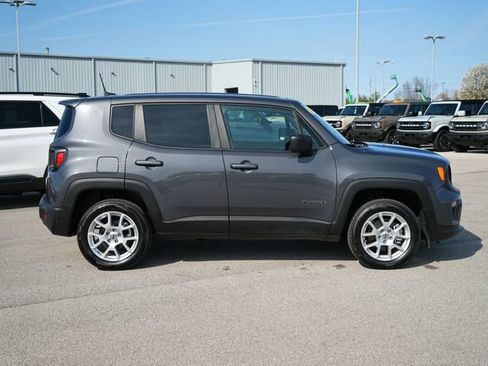 Used 2023 Jeep Renegade Latitude AWD/4WD image 4