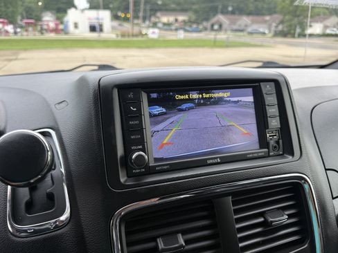 Used 2019 Dodge Grand Caravan SXT FWD image 20