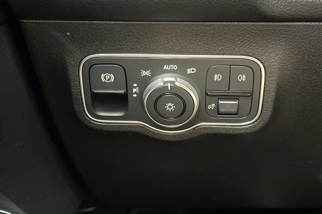 Certified 2022 Mercedes-Benz GLB 250 4MATIC image 34