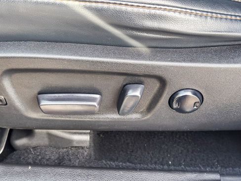 Used 2019 Toyota Highlander XLE image 23