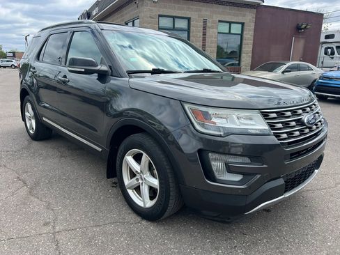 Used 2016 Ford Explorer XLT w/ Equipment Group 202A AWD/4WD image 2