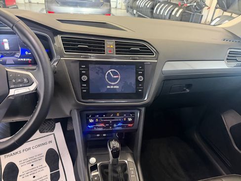 Used 2024 Volkswagen Tiguan SE image 16