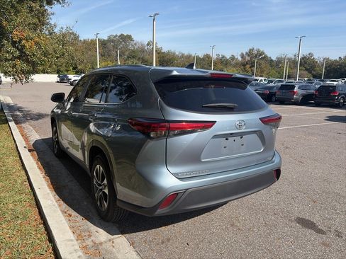 Certified 2023 Toyota Highlander Platinum image 2