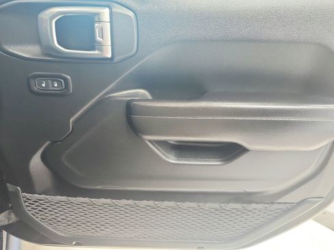 Used 2021 Jeep Wrangler Unlimited Rubicon image 38