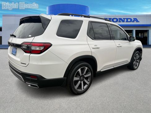 Certified 2024 Honda Pilot Touring image 8