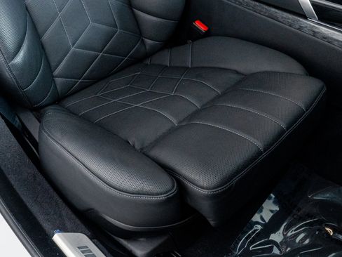 Used 2024 BMW 760i xDrive w/ Executive Package image 28