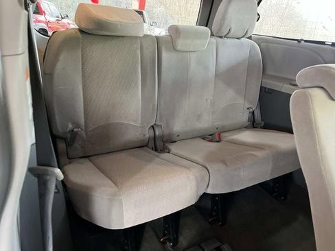 Used 2015 Toyota Sienna LE image 19