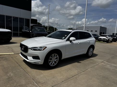Used 2021 Volvo XC60 T5 Momentum FWD image 2