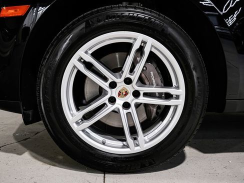 Used 2024 Porsche Macan AWD/4WD image 48