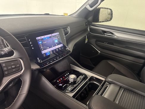 New 2025 Jeep Wagoneer 4WD w/ Convenience Group I image 26