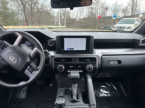 Certified 2025 Toyota 4Runner SR5 AWD/4WD image 26