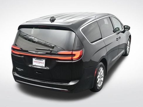 Used 2024 Chrysler Pacifica Touring-L FWD image 24