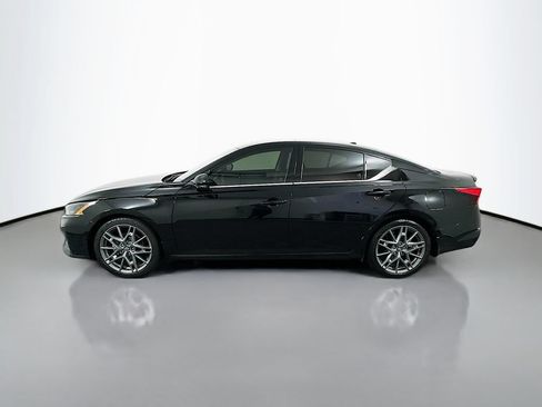 Used 2024 Nissan Altima 2.0 SR FWD image 8