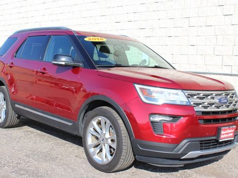 Used 2018 Ford Explorer XLT w/ Equipment Group 202A image 7