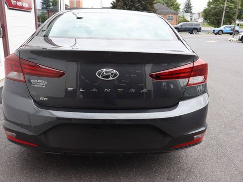 Used 2020 Hyundai Elantra SE FWD image 3