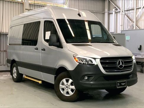 Used 2021 Mercedes-Benz Sprinter 2500 image 6