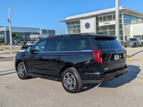 Used 2025 Ford Expedition Active AWD/4WD image 5