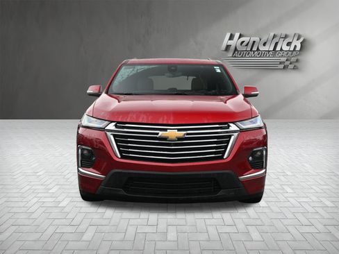 Used 2023 Chevrolet Traverse Premier FWD image 3