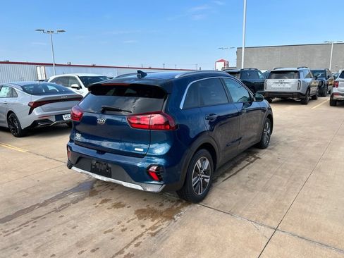 Used 2020 Kia Niro LXS FWD image 3