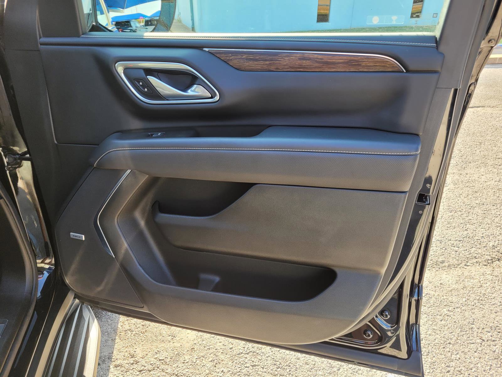 Used 2022 Chevrolet Suburban Premier AWD/4WD image 10