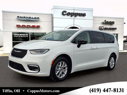 Used 2024 Chrysler Pacifica Touring-L