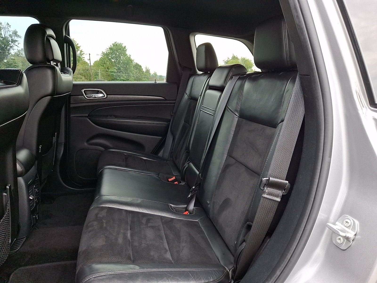 Used 2018 Jeep Grand Cherokee Altitude AWD/4WD image 10