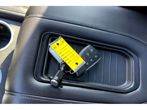 Used 2022 Chevrolet Suburban Z71 w/ Z71 Off-Road Package image 13